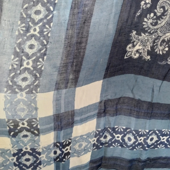 Abercrombie and Fitch New York Scarf Wrap - Picture 5 of 6